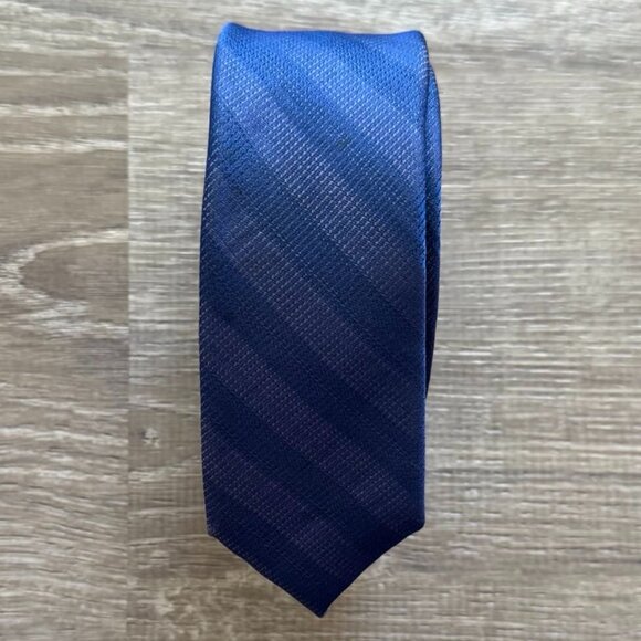 Calvin Klein Silk Extreme Slim Blue Striped Tie - Picture 6 of 6
